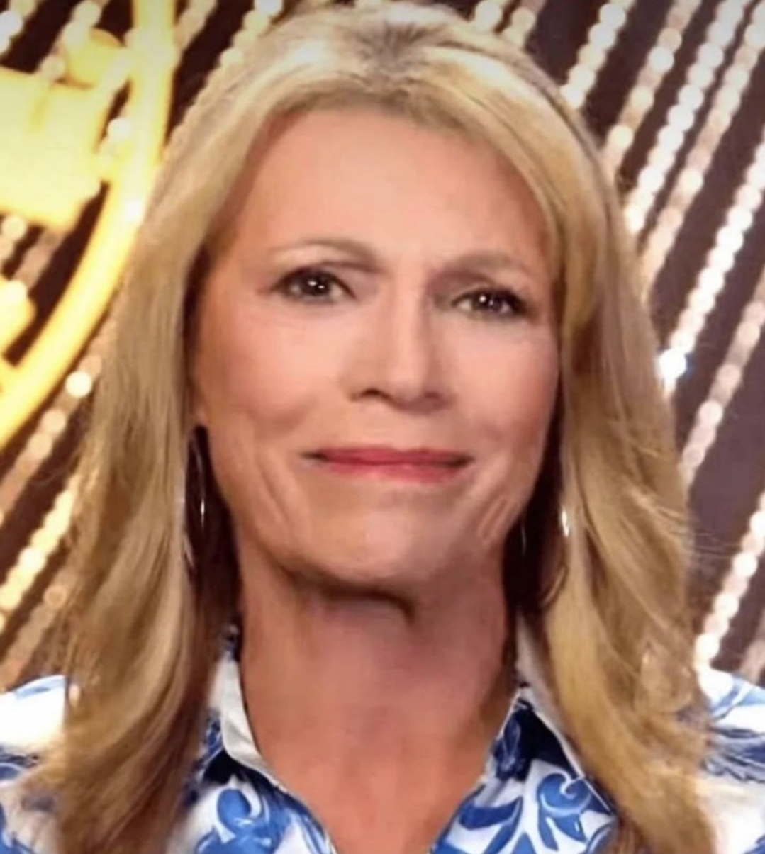 Vanna White bids an emotional farewell