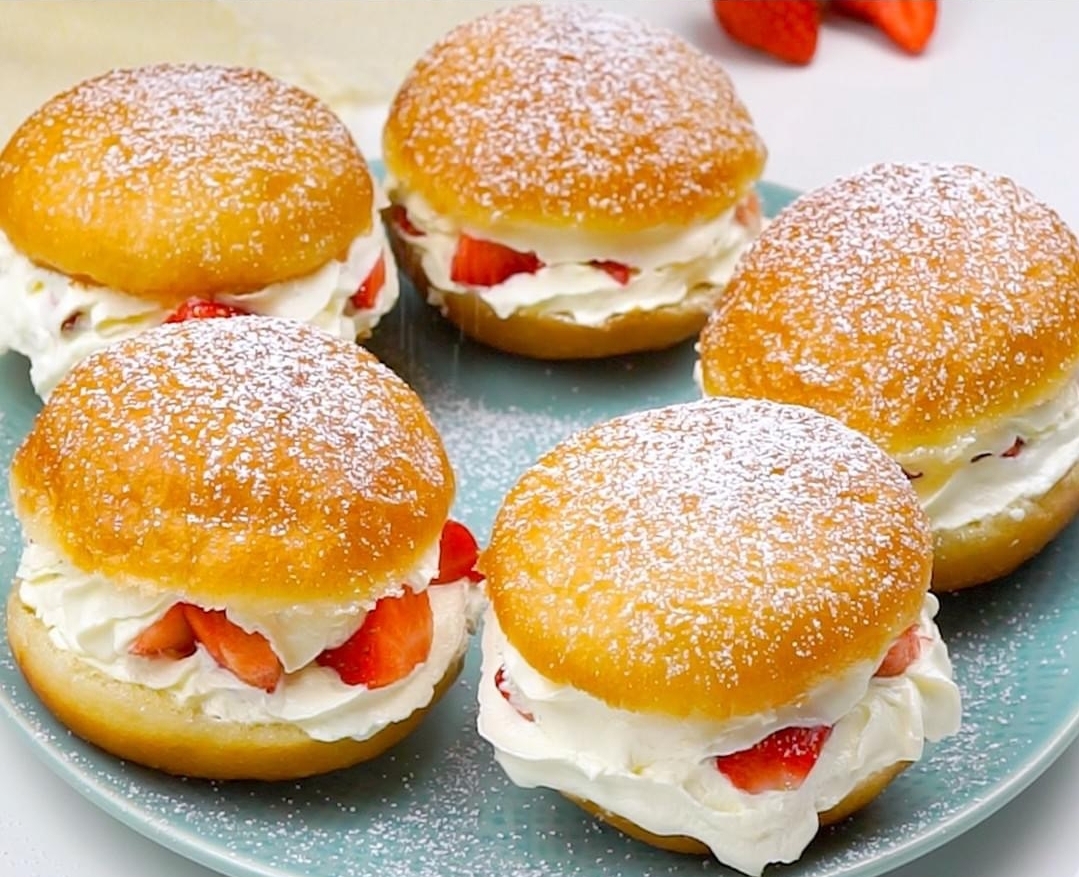 Strawberry Cream Donuts