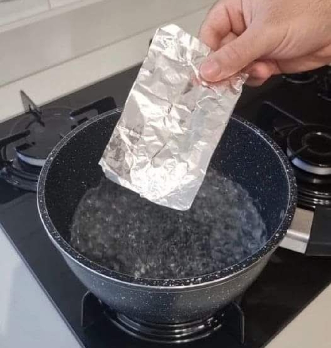 Put a Sheet of Aluminum Foil in Boiling Water, Even Wealthy People Do This: The Reason