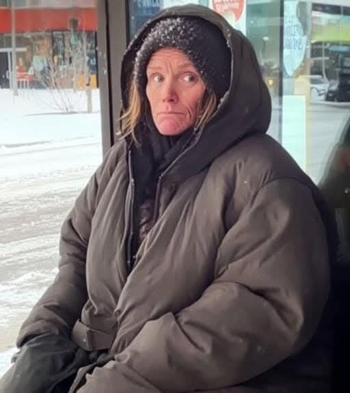 I Gave a Coat to a Homeless Woman on Christmas Eve —3 Years Later, She Returned with a Gray Case & a Smile I Couldn’t Forget