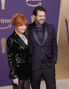 At 69, Reba McEntire wears transparent lace to 2024 ACM Awards, and everyone’s saying the same thing