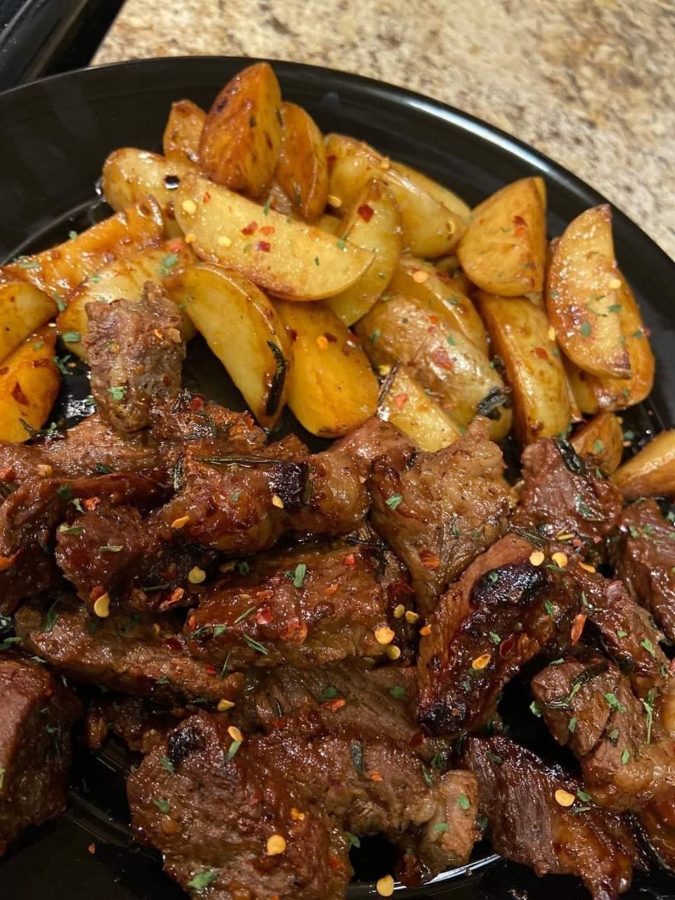 Spicy Garlic Butter Steak Bites with Roasted Potatoes