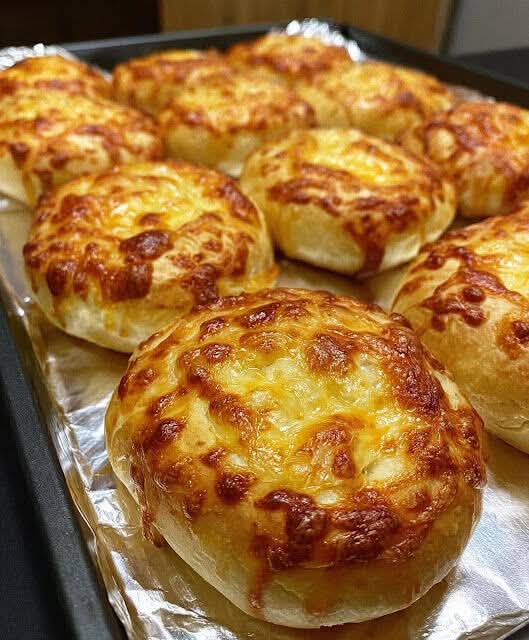 Easy Cheddar Cheese Rolls