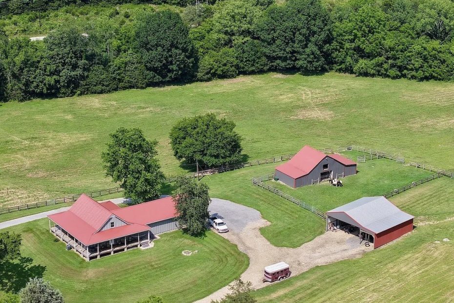 33 Acres Private Equestrian Retreat Horse Barn & Pond