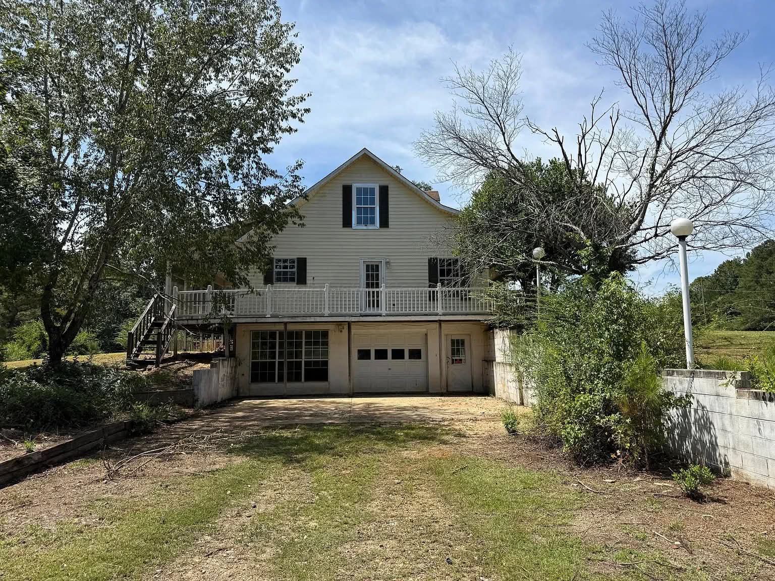 7-Acre Property with Spacious Home and Barn