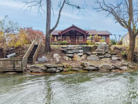 Gorgeous Riverfront Retreat! Such a Pretty Setting. Breathtaking Views.