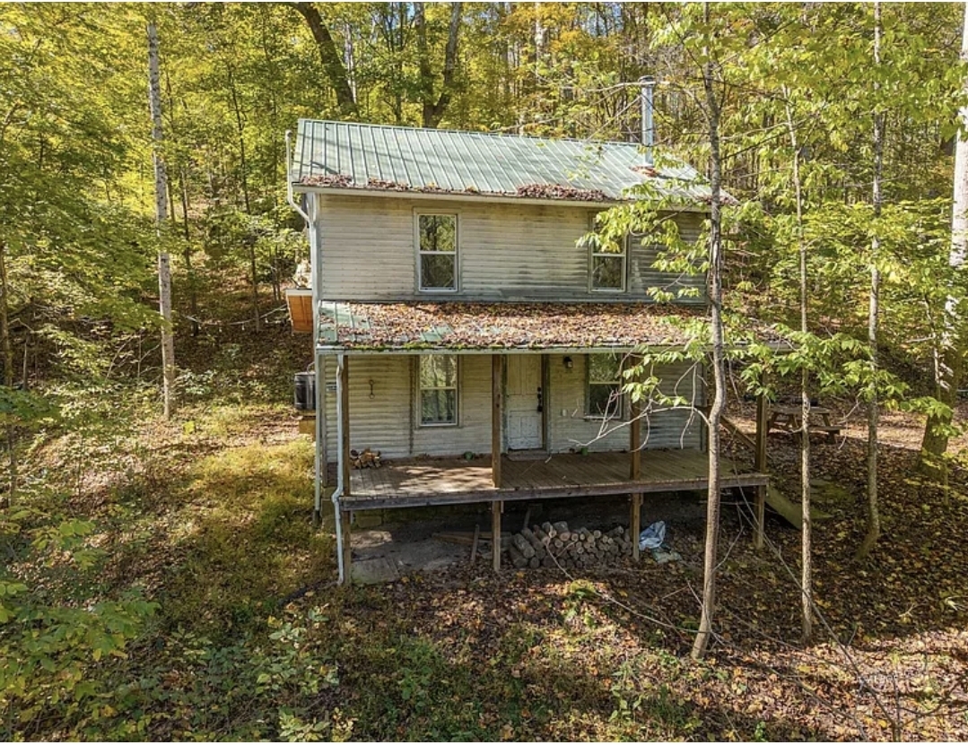 2 beds 1 baths Log Cabin on 5 Acres