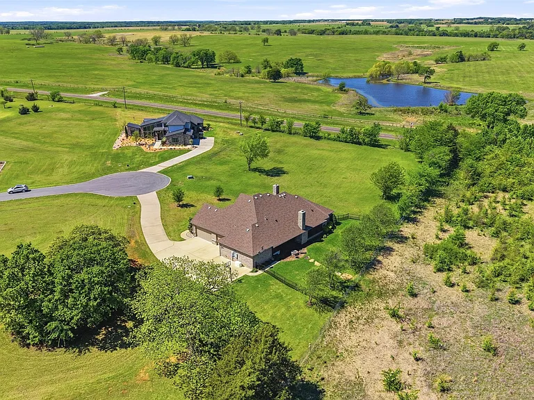 Luxury Fully Furnished Resort Retreat with Outdoor Living, Media Room & Golf Lifestyle Amenities