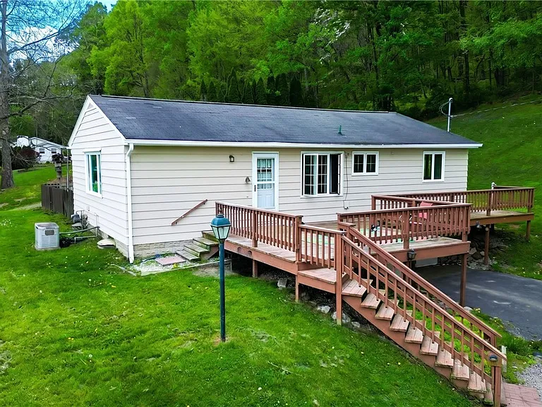 3.beds, 1.baths  Price cut: $10K Ranch Home