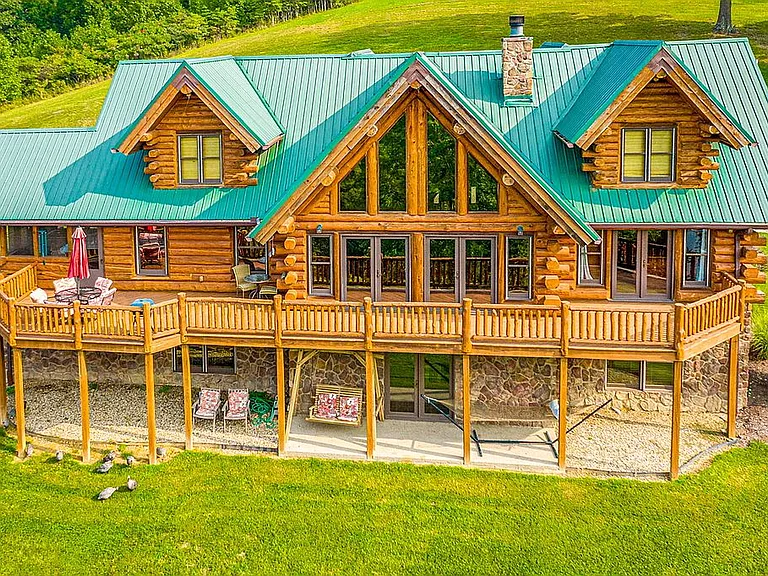 4 Bedrooms, 4 Baths, Ponds & Walk-Out Basement