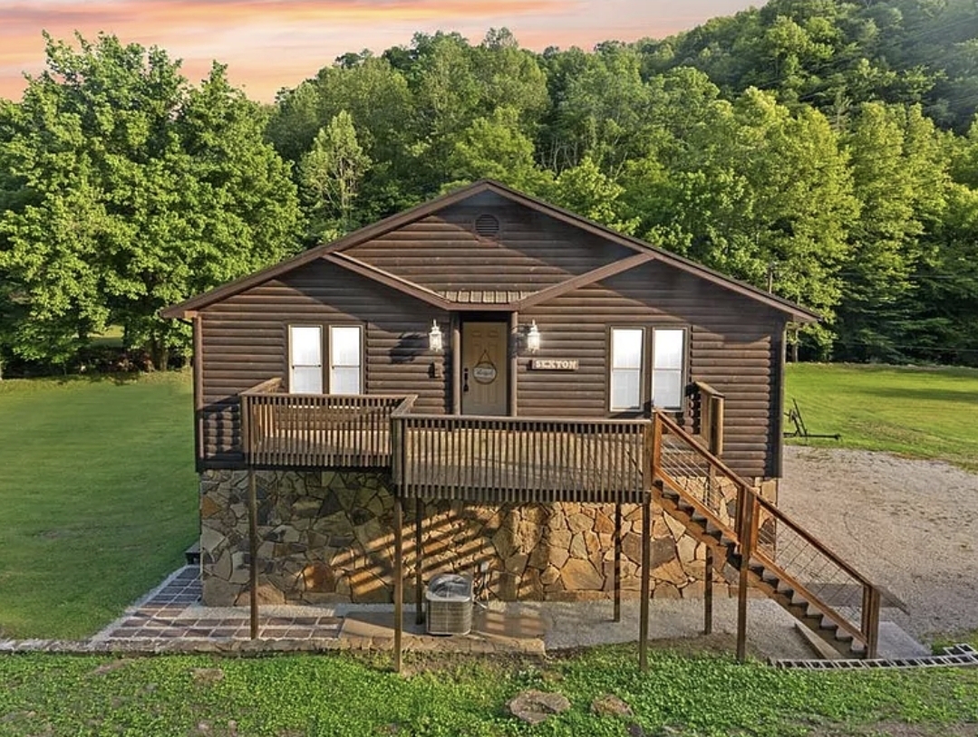 Beautiful Rustic Log Cabin Retreat Custom Craftsmanship and Peaceful Country Living