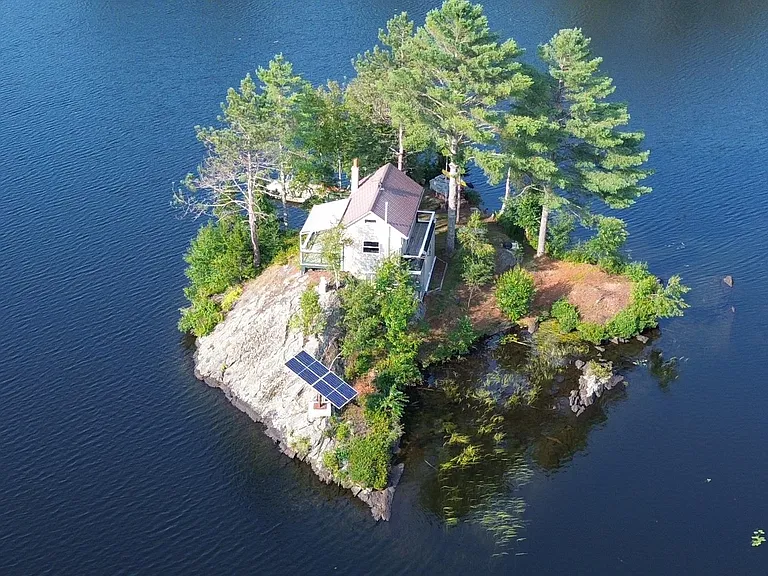 2 Bedrooms, 2 Bathrooms, Exceptional Private Island Cottage with Off-Grid…