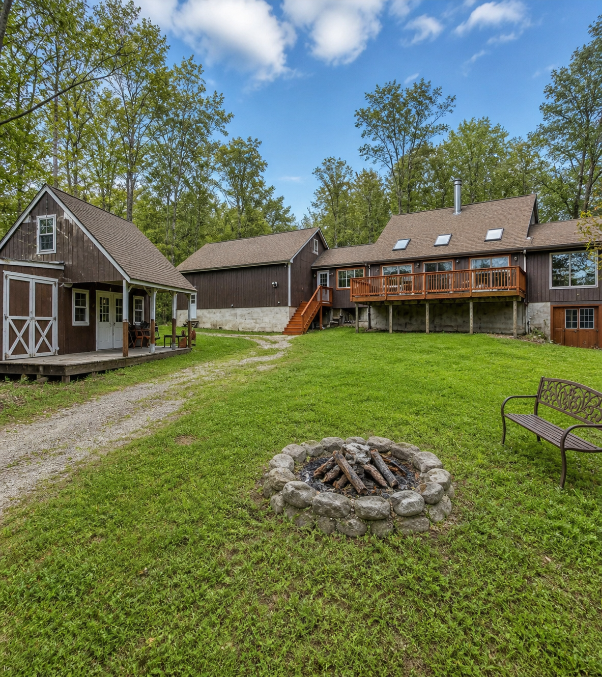 Charming Rustic Retreat with Spacious Living and Private Outdoor Setting