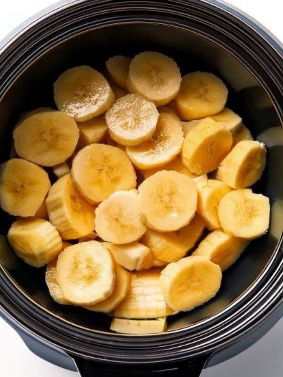Put raw banana slices in a slow cooker with these 4 ingredients.
