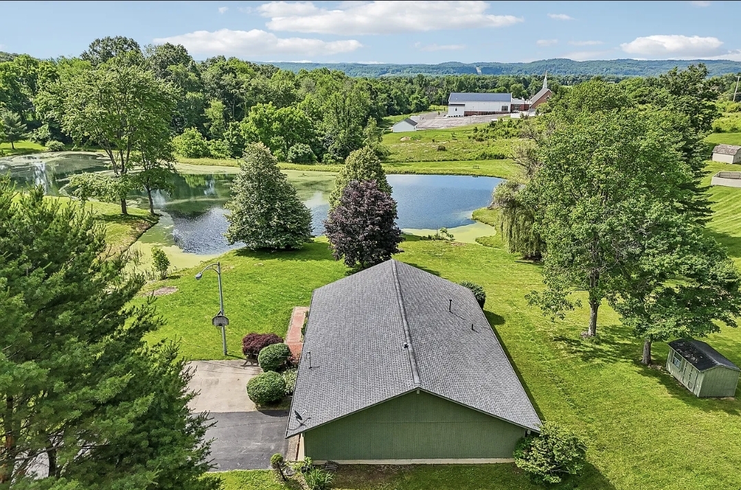 3 Bedrooms, 2 Bathrooms and a Spectacular Private Pond Retreat