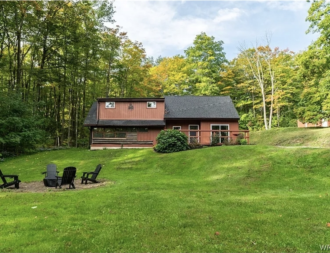3-Bedroom, 2-Bathroom Home with Detached Garage, Loft & Private Wooded Setting