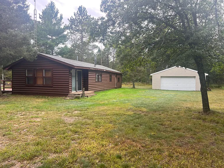 5-Acre Woodland Retreat with a Cozy Log Cabin, 1 Bedroom, 1 Bathroom