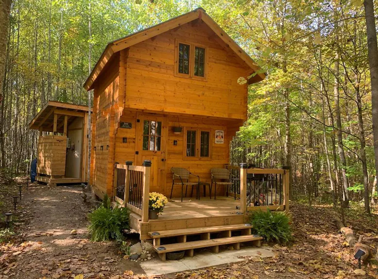 A Private Off-Grid Cabin for Two, Tucked into 200 Acres